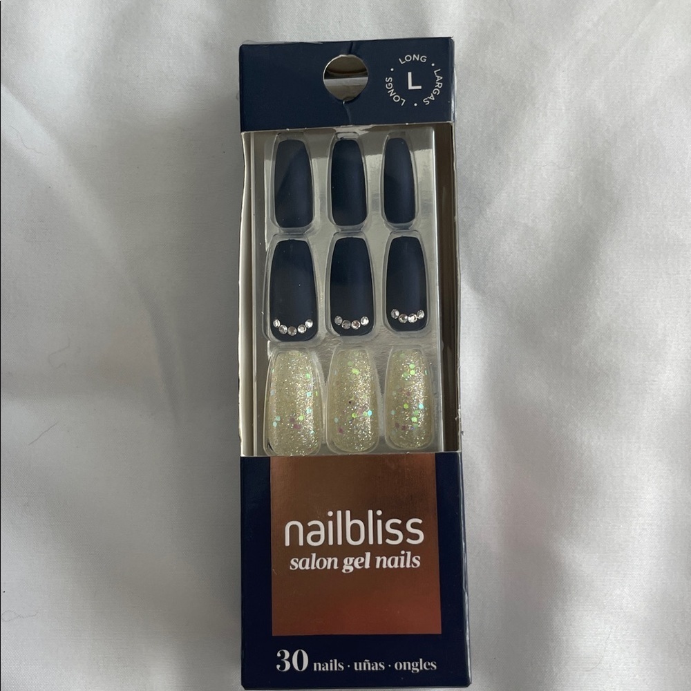 Blue nails with diamonds and Gold/silver bling ones too Salon Gel Nails 30 pcs - Picture 6 of 6